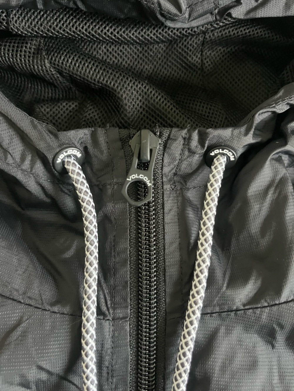 Volcom Hooded Windbreaker Jacket Men’s L Black Lightweight Water Resistant - Picture 8 of 8